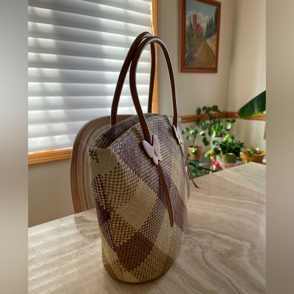 *NWT* Etienne Aigner Straw Tote, Camel color - Picture 4 of 12
